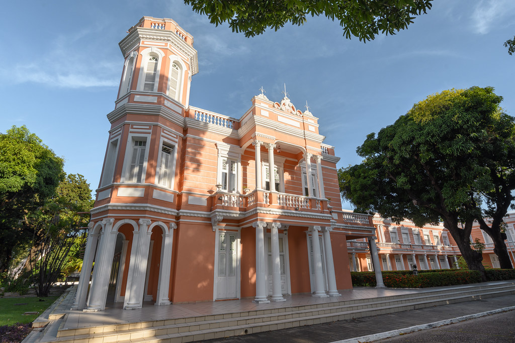Edifício da Reitoria da Universidade Federal do Ceará, em Fortaleza.